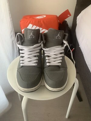 Nike Air Jordan 1 Grey - Photo 1/4