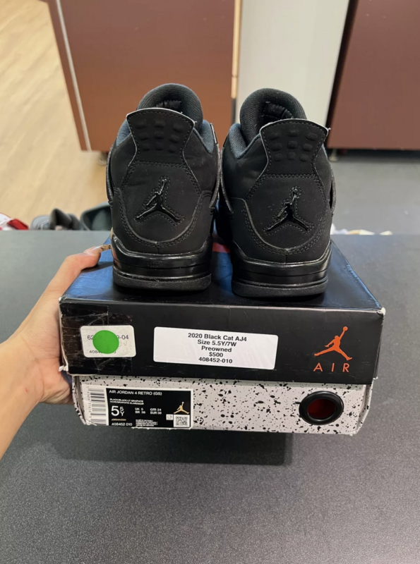 シューズ(男性用) AIR JORDAN 4 BLACK CAT Size 5.5Y - Jordan 4 Retro Black Cat (2020) (GS) 408452-010