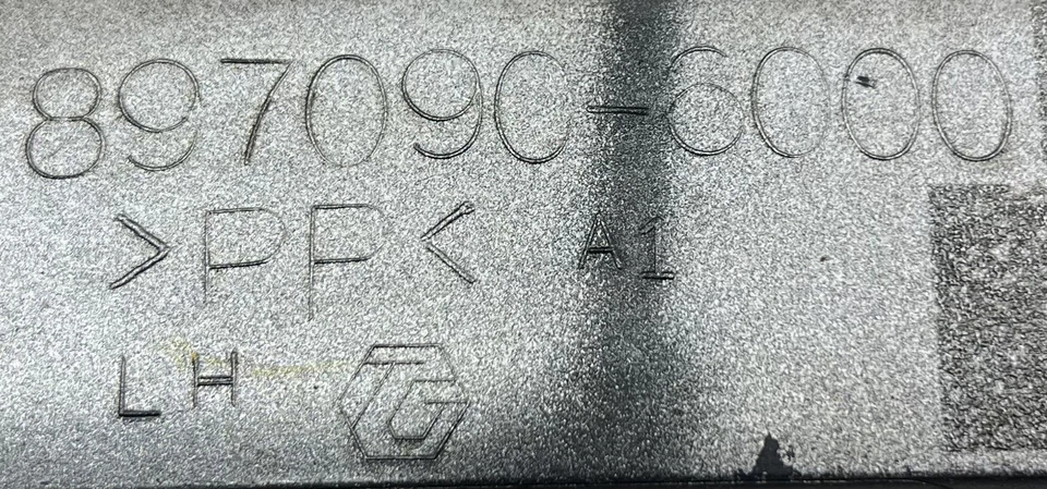 Moldura basculante trasero Isuzu Trooper 98-02 lado del conductor derecho plateado OEM 8971581210 Foto 4 de 4