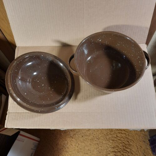 Olla de cocina vintage esmaltada marrón moteada con tapa y asas - Imagen 2 de 7