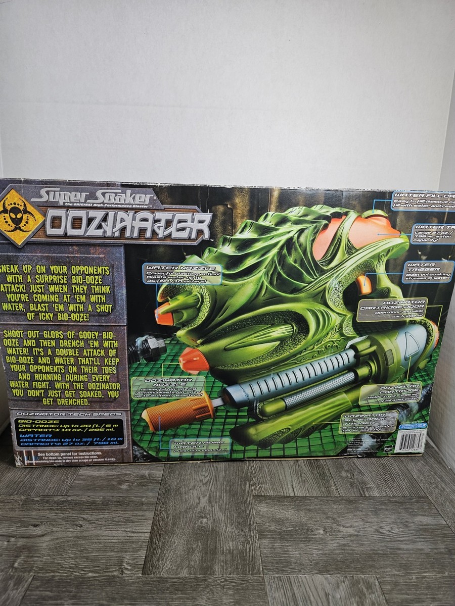 Hasbro OOZINATOR Super Soaker Toy Water Gun 2005 Alien Xenomorph