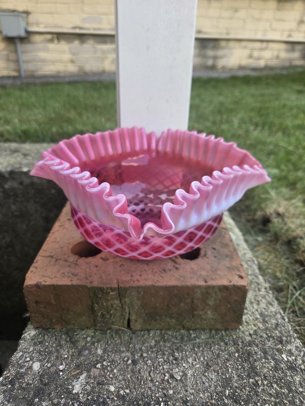 Lovely~Vintage FENTON BRIDES BASKET Bowl Diamond Weave NM Clean Beautiful !