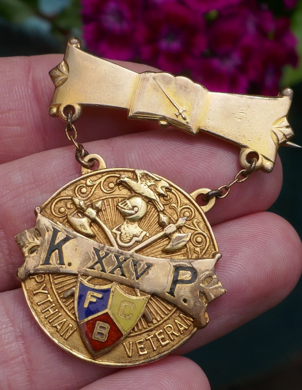 Vintage Gold Filled & Enameled Masonic Knights of Pythias XXV Medal Pin - 9.8g.