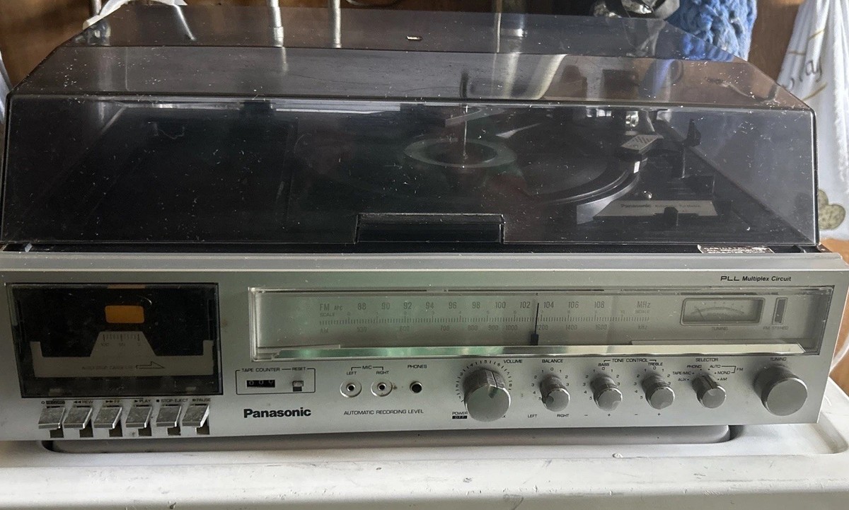 Panasonic SE-3509 Stereo, Cassette Player, AM/FM Tuner and Turntable LP,  Turn On