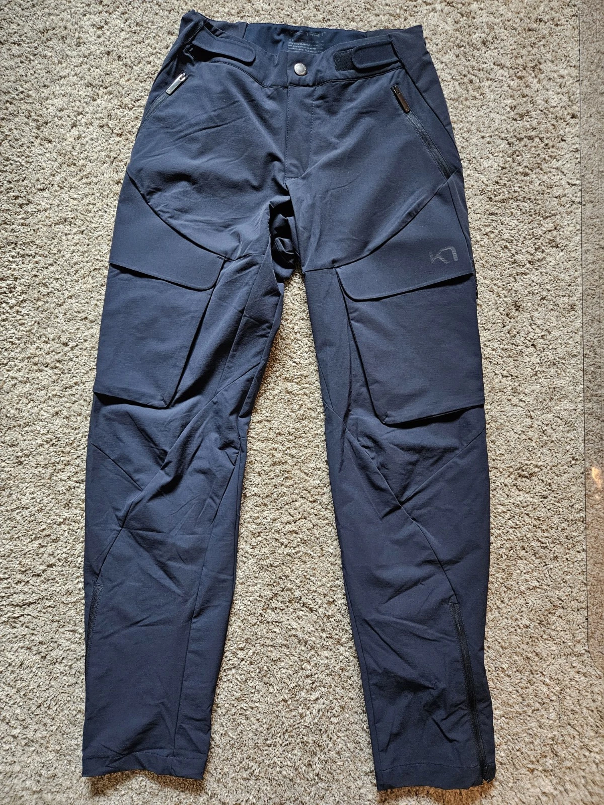 Kari Traa Pants Womens Voss Softshell Snow Hiking Zip Pockets - Small - Navy Blu
Opens in a new wind