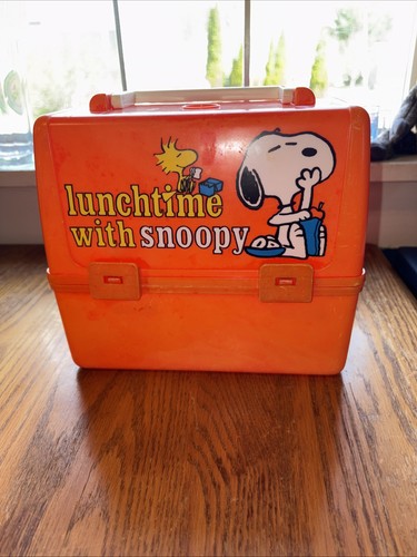 VNTG LUNCHTIME with SNOOPY SCHOOL LUNCHBOX THERMOS BRAND PEANUTS.
