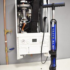 Arctic Hayes Digital Pressure Expansion Vessel Hand Pump with 3m Hose