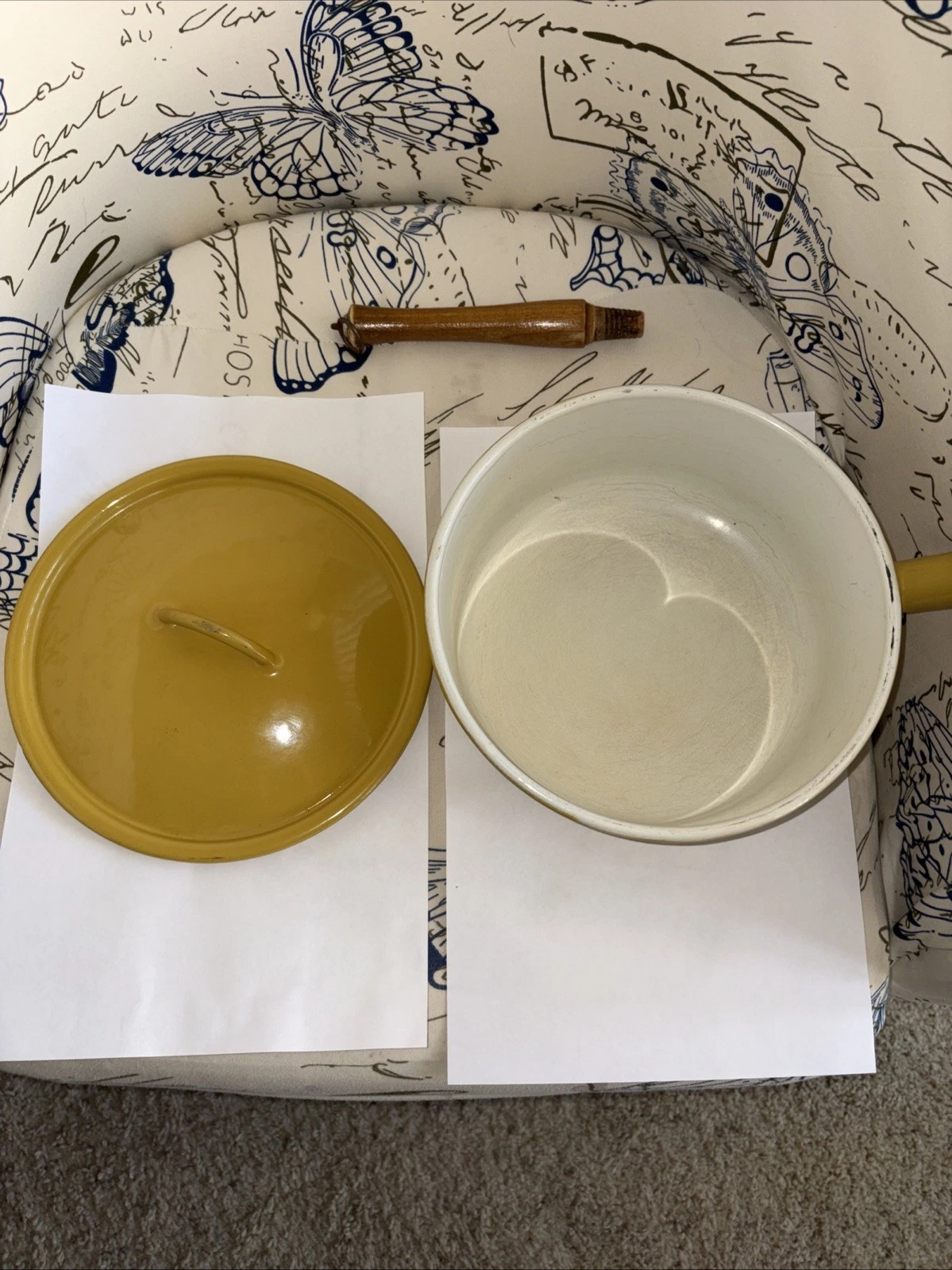 Descoware Cast Iron Enamel Dutch Oven Yellow FE 22 Lid w/wooden handle edw29