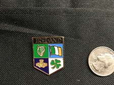 BEAUTIFUL VINTAGE PIN BADGE CLOISONNE IRELAND COUNTRY SHIELD HARP