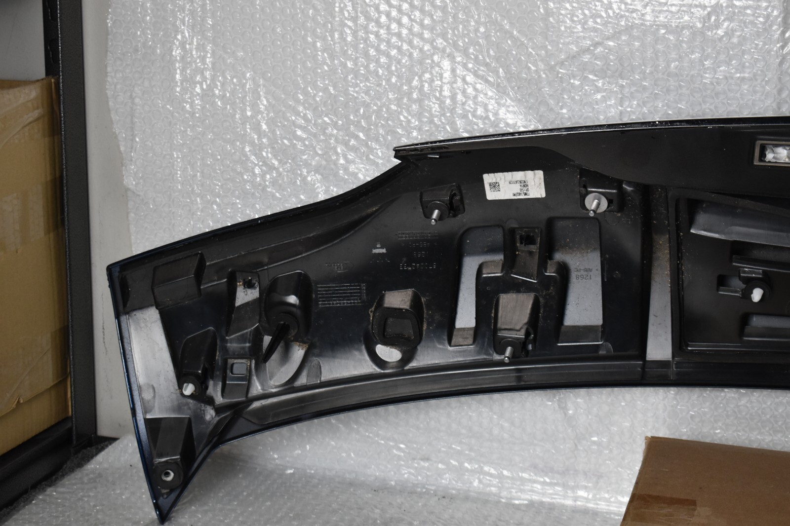 MASERATI LEVANTE REAR TAILGATE PANEL 2017-2020 OEM 670042733