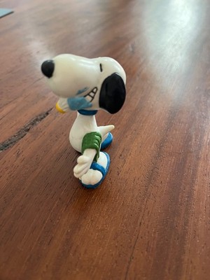 Original Snoopy Figur mit Handtuch und Zahnbürste, aus den späten 1970ern