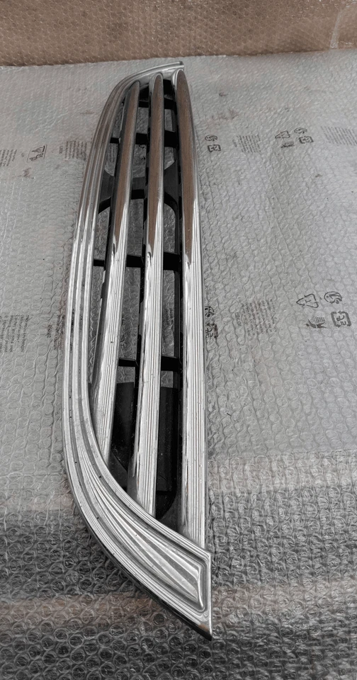 51137122473 Griglia  MINI MINI Cabrio (R52) Cooper Cabrio 16V 3p/b/1598cc - Immagine 2 di 4