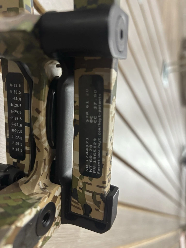 Hoyt VTM 34 Compound Bow 70# - Image 4 of 4