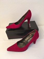 Femme Secrete pumps size 39 worn once red suede like new