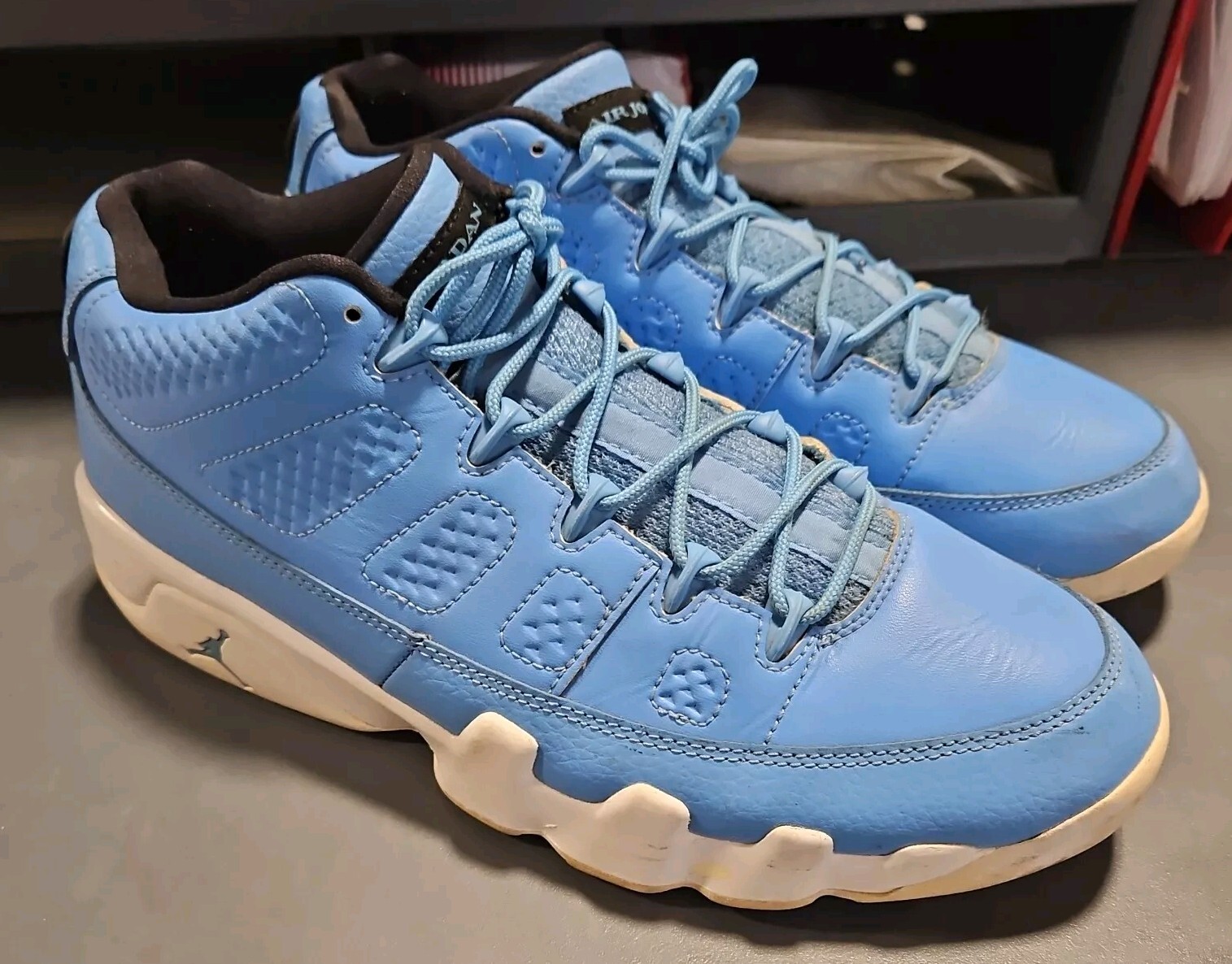 Air Jordan Retro Low Pantone 2016 Size 10 NIKE Tarheel Blue