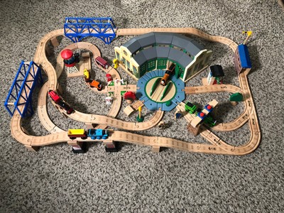 thomas wooden railway tidmouth sheds deluxe set