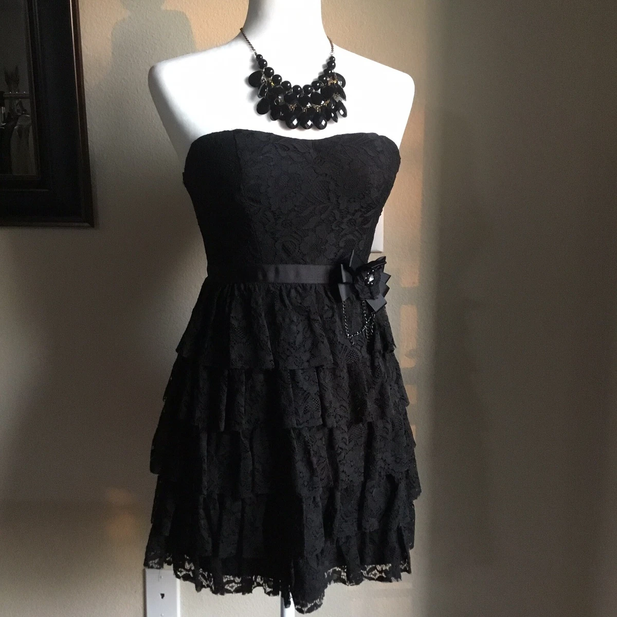 Vestido Forever 21 negro de encaje en niveles con volantes