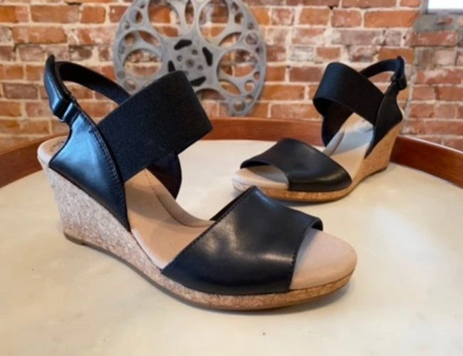 Sandali donna Clarks neri in pelle Lafley Lily con zeppa Ortholite nuovi