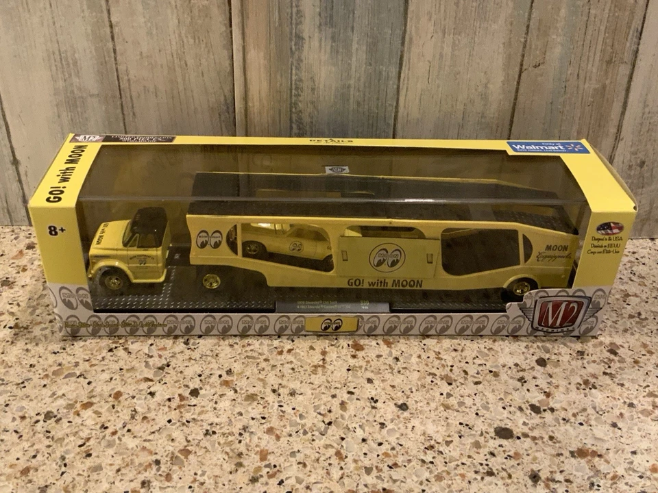 M2 Machines CHASE 1970  Chevy C-60  1967 Camaro SS Car Moon Equipped Auto-Hauler - Image 2 of 4