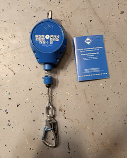 IKAR Höhensicherungsgerät HWS 9 9 m Blau mit Karabinerhaken EN 360:2002