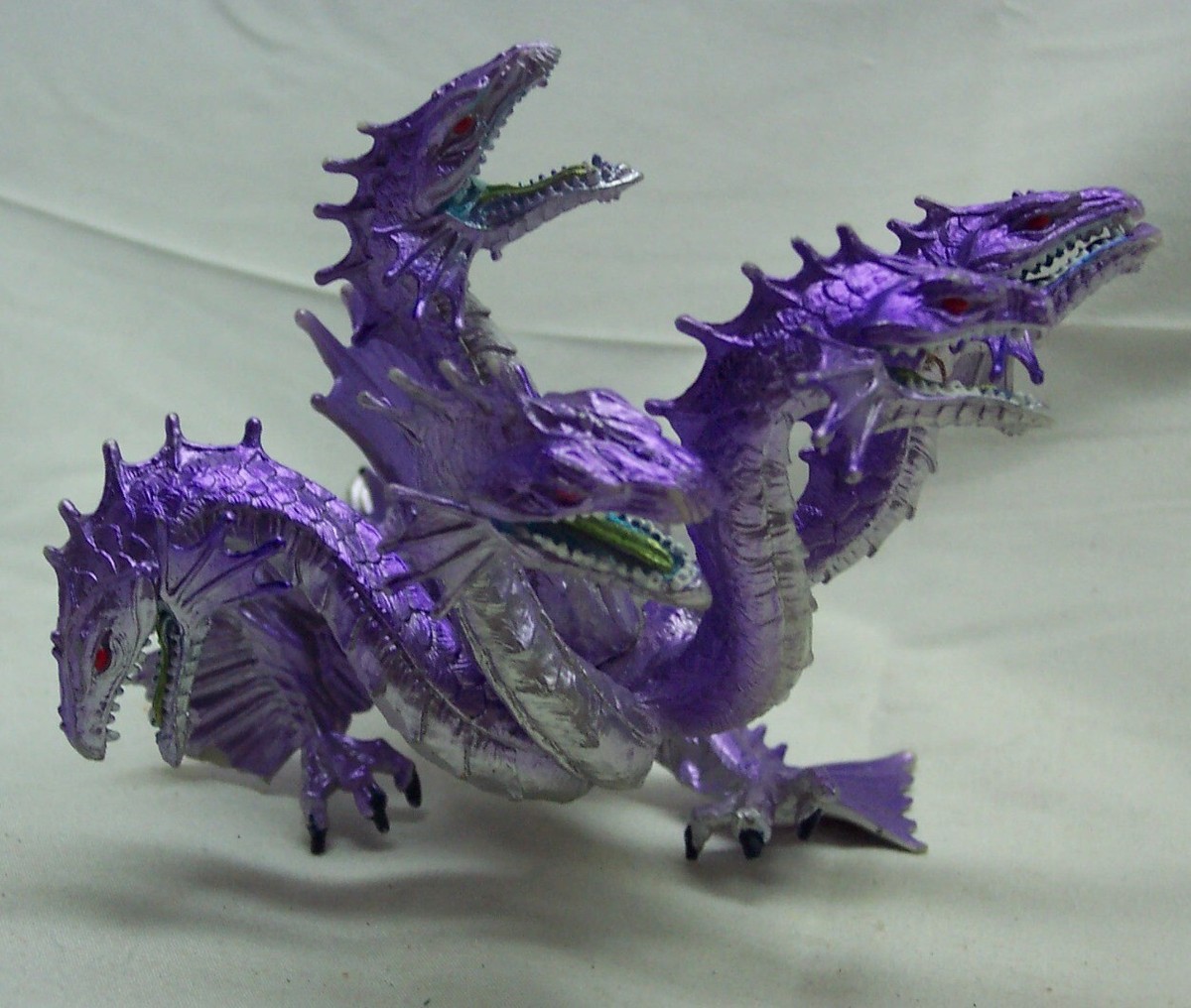 Safari HYDRA THE PURPLE FIVE-HEADED DRAGON 7