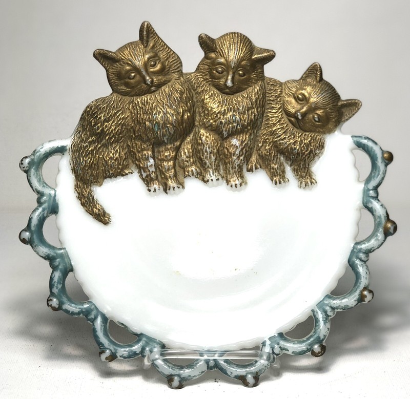 Vintage 3 Cat Kitten Glass Plate Dish 7” White W Metallic Jade Detail Some Wear