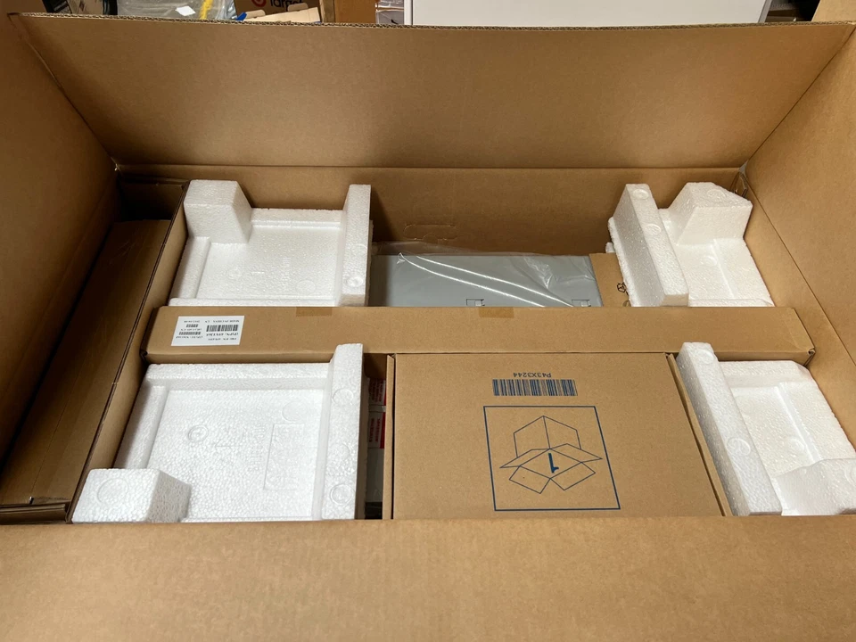 BRAND NEW IN BOX IBM System 7944-22M x3550 M3 Server 2.13GHz 32GB - Image 2 of 4