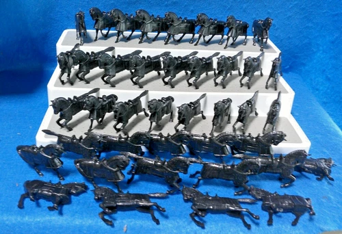 Marx Reissue Knight Horses 40 in 2 poses for Toy Soldiers (Black) - CHEAP!!!