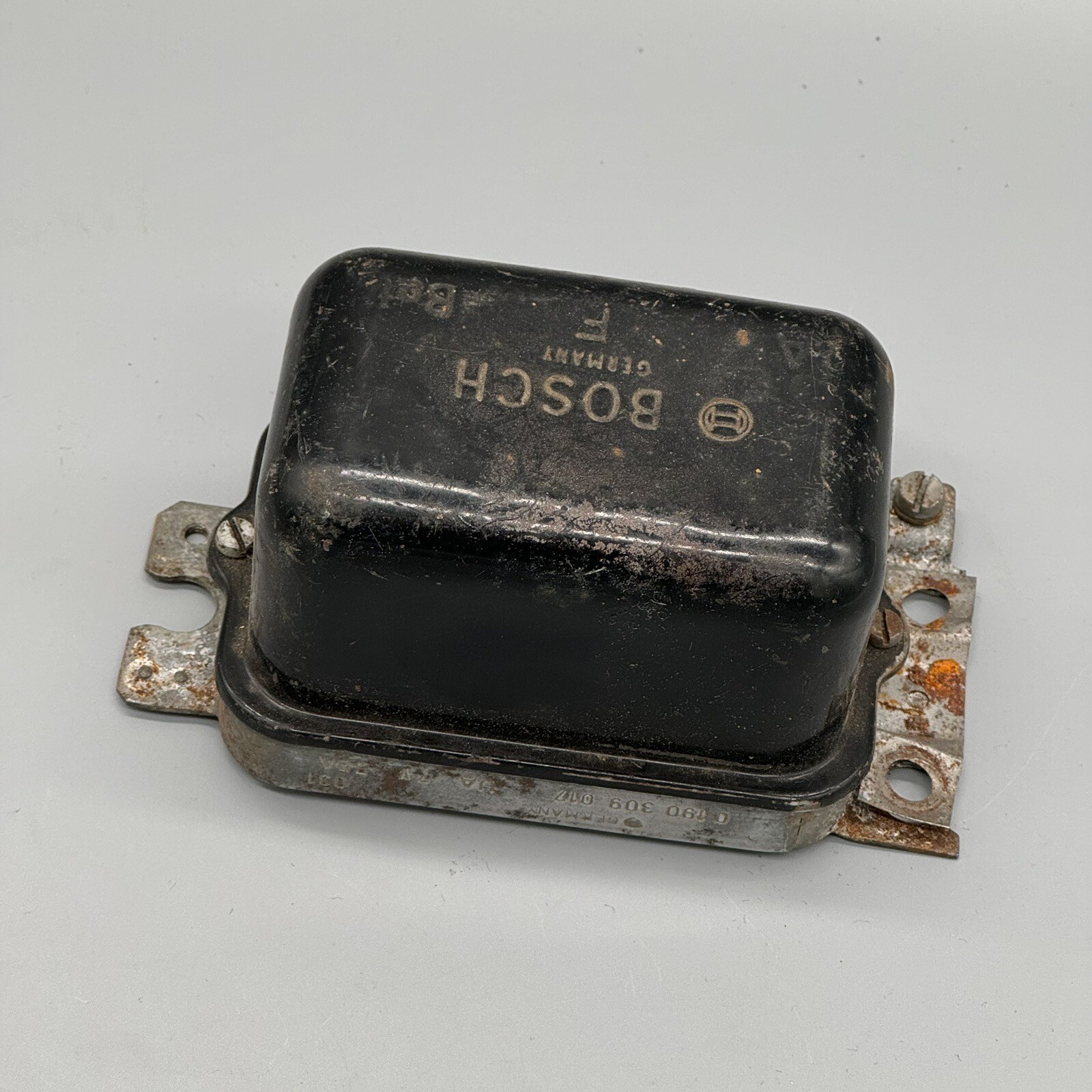 Porsche 356 a B Bosch Voltage Regulator 6v 0190309017 for sale 