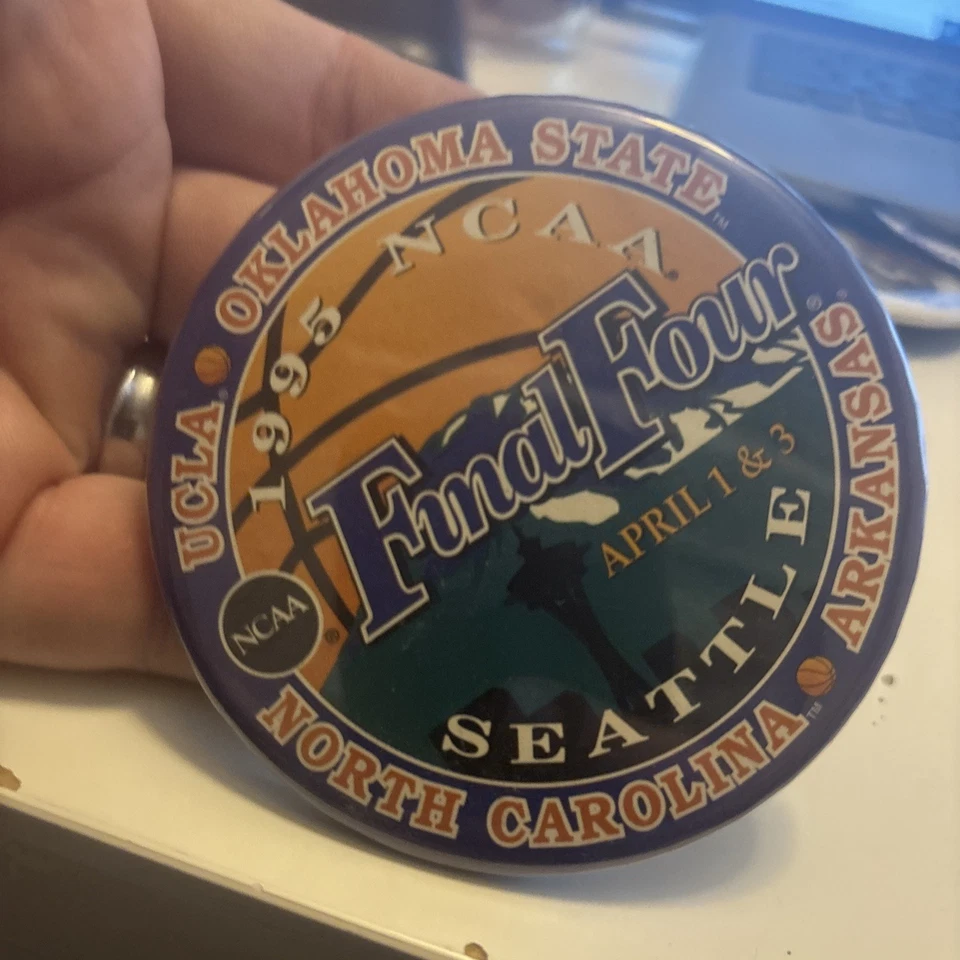 1995 NCAA FINAL FOUR SOUVENIR BUTTON UCLA OKLAHOMA ST. NORTH CAROLINA ARKANSAS - Image 2 of 4