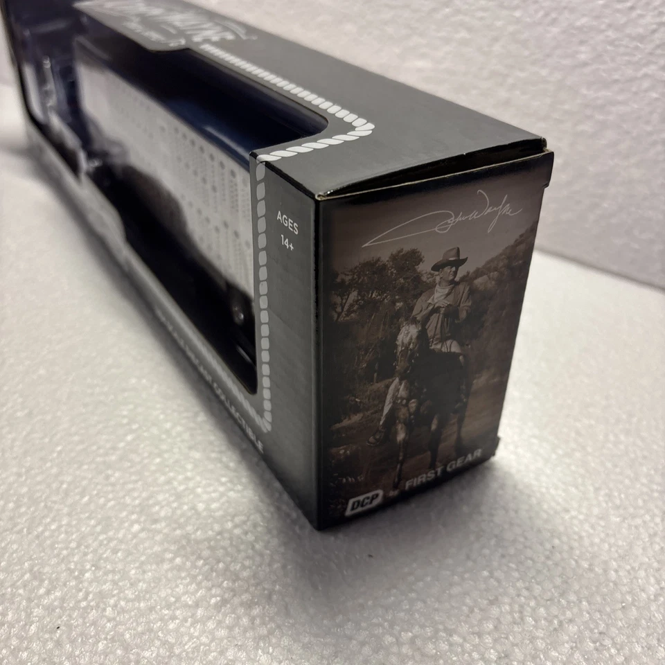 DCP FIRST GEAR 1/64 JOHN WAYNE KW W900A WITH SLEEPER AND SPREAD AXLE LIVESTOCK - Image 3 of 4