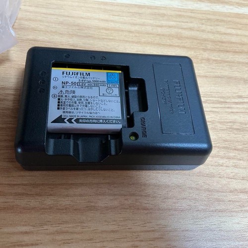 FUJIFILM FinePix F550EXR Digital Camera 16MP 15x Zoom GPS – Excellent w/ Battery - Picture 5 of 12