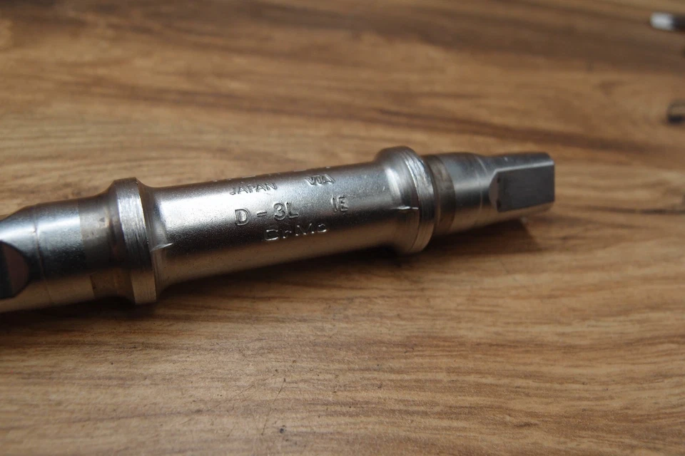 bottom bracket axle Shimano D-5L made in Japan 1984 116 mm length / 68 mm - Image 2 of 4