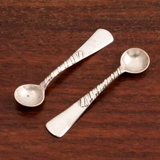 2 GORHAM ART NOUVEAU STERLING SILVER SALT SPOONS #5 1875-99 NO MONOGRAM