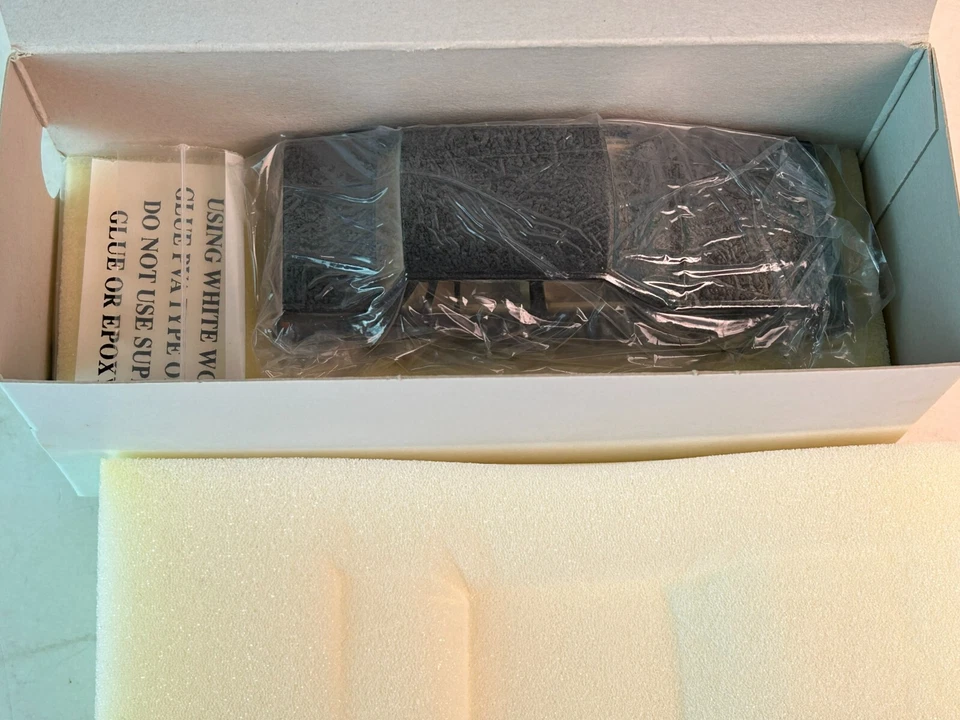 Rob Eddie (Brooklin) масштаб 1:43 #32, 1987 Volvo 740GL седан с коробкой - Изображение 4 из 4