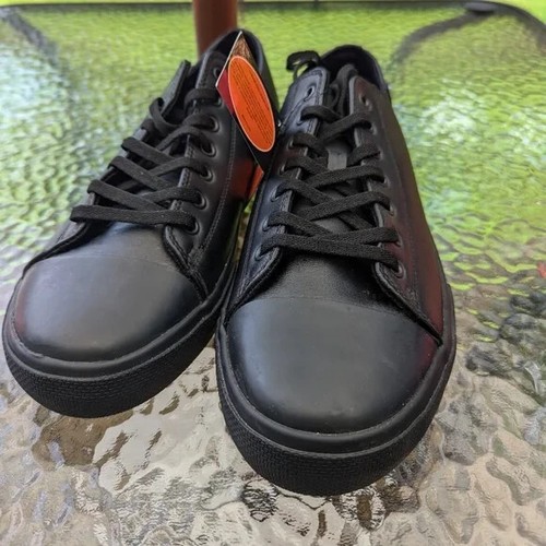 NWT ! Lugz black low top sneakers