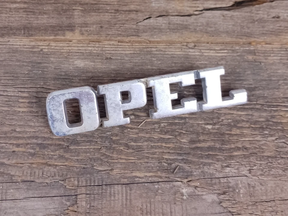 CRACHÁ EMBLEMA VINTAGE 1970-1975 OPEL 1900 SCRIPT FABRICANTE DE EQUIPAMENTO ORIGINAL #3458736 - Imagem 4 de 4