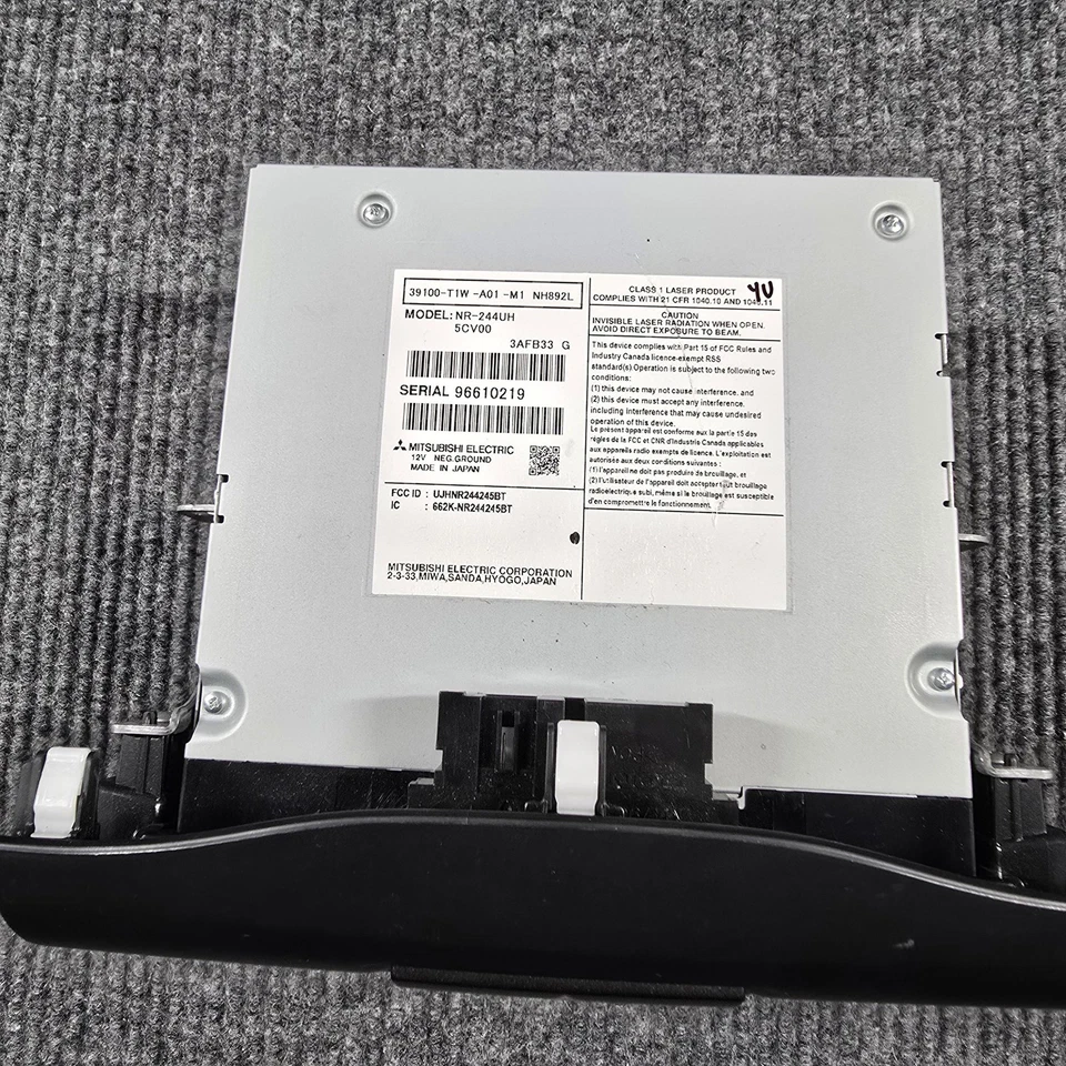 OEM 15-16 Honda CR-V Radio Touch Screen Stereo 39100-T1W-A01-M1 / NR-244UH PARTS - Image 4 of 4