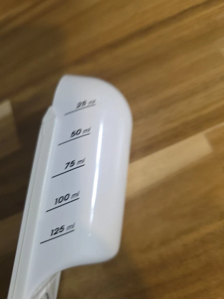 Vintage~ The Pampered Chef Adjustable Dry Measuring Cup 1/8 to 1/2 cup, ml & Tbs - Image 2 of 4