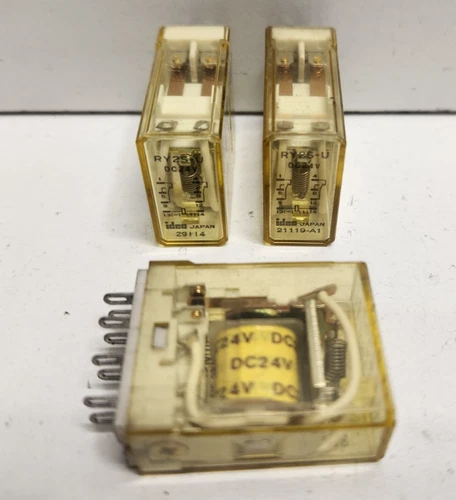 3 PCS. NEW IDEC DPDT 24V COIL PLUG IN MINIATURE RELAYS RY2S-UDC24V