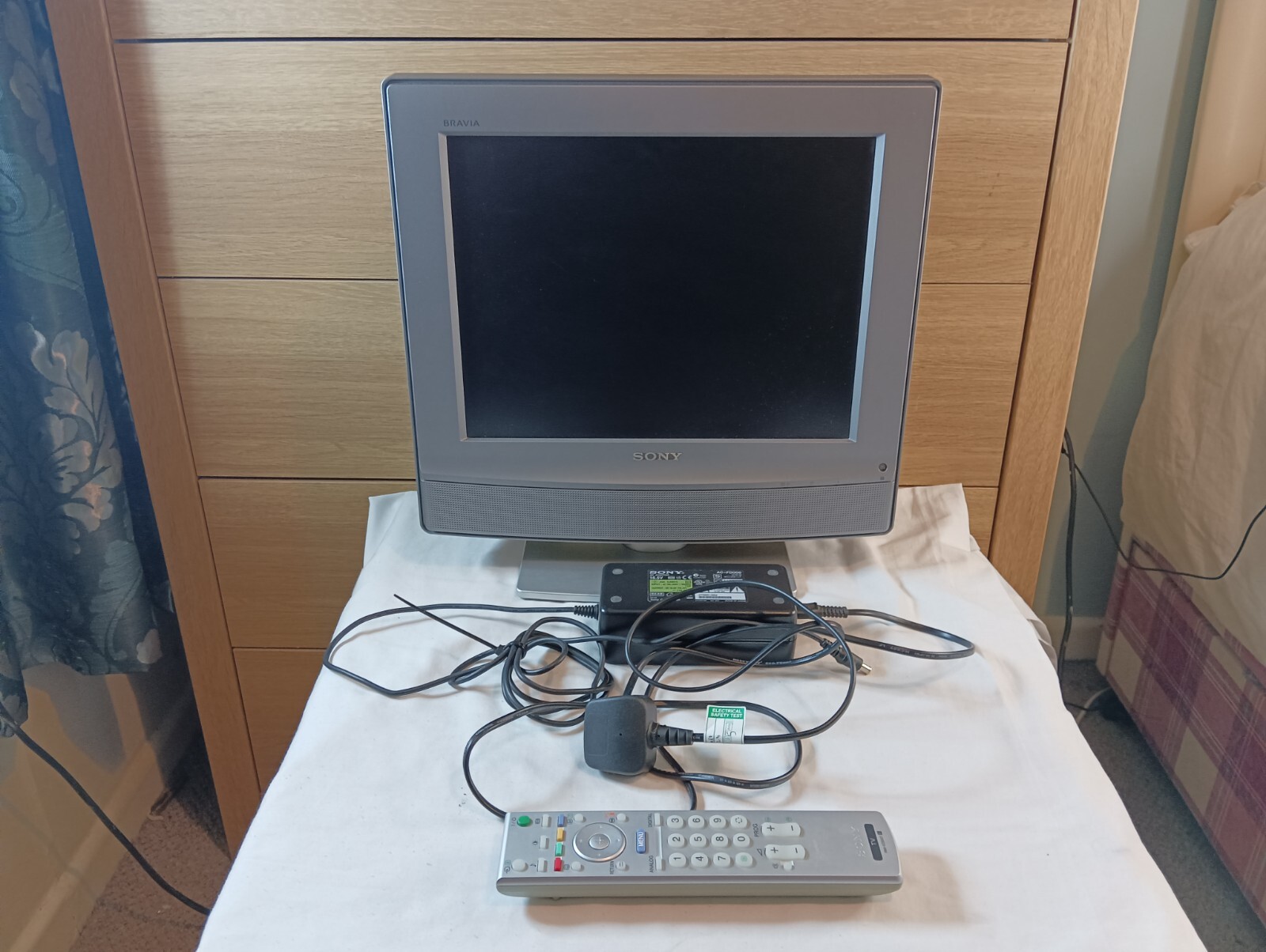 Sony Bravia KDL-15G2000 Televisore/monitor e telecomando TV LCD ""15 pollici