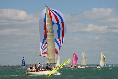 Foto 12x8 Sailing Away Cowes Cowes Week 2013. Yachten segeln vorbei an West Cowes c2013