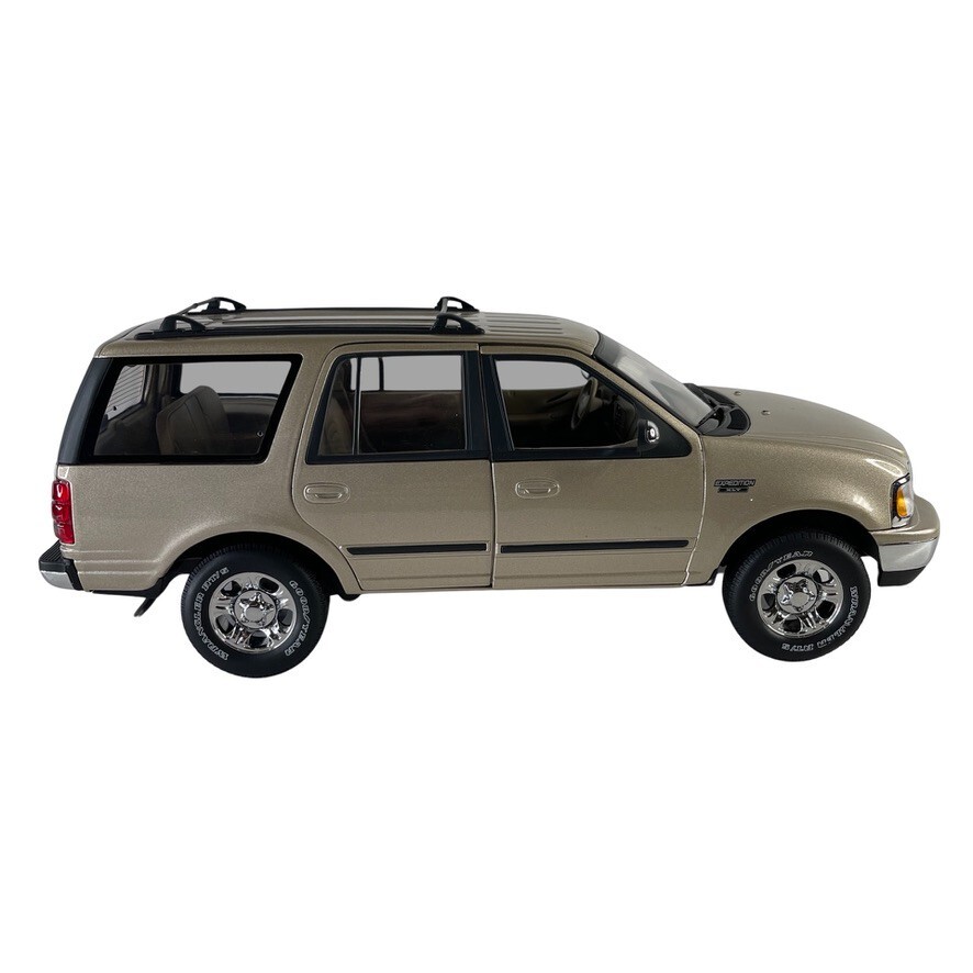 UT Models 1/18 Scale Diecast Ford Expedition Regular XLT Metallic