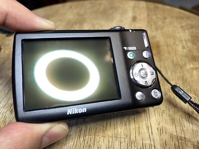 Nikon Coolpix S220 Digital Camera 10 MP Zoom 3X Black Tested