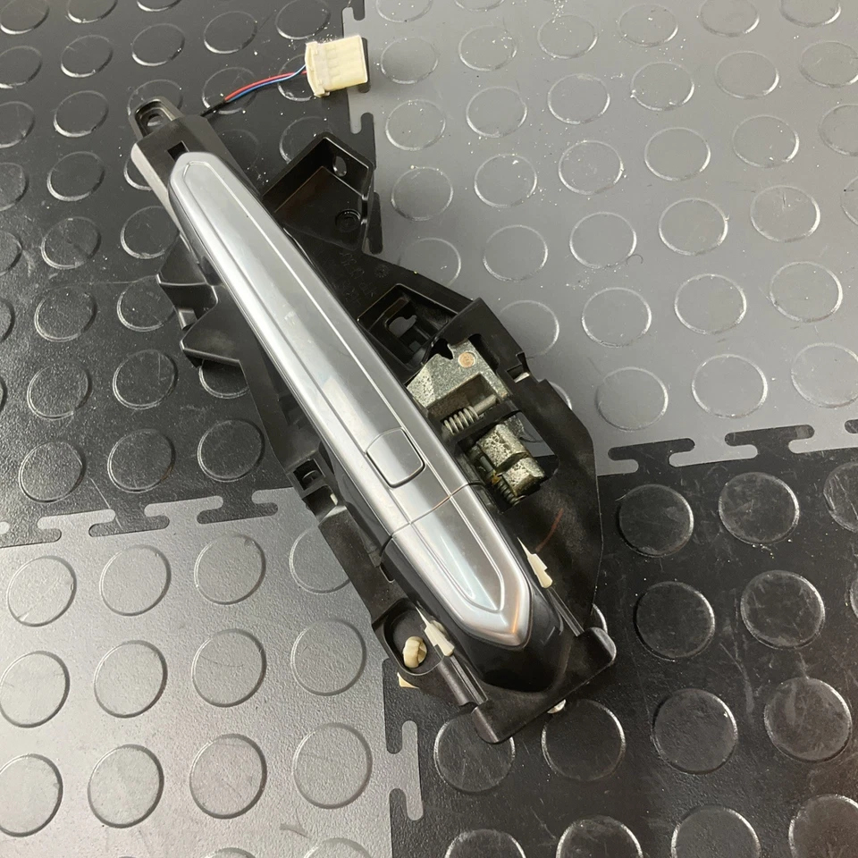 Cadillac XTS 2013-2017 manija de puerta exterior trasera derecha OEM 4608-21XX Foto 4 de 4