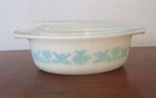 Vtg. Pyrex 1.5 Qt White/Turquoise Amish Butterprint Casserole Dish #11 w/Lid