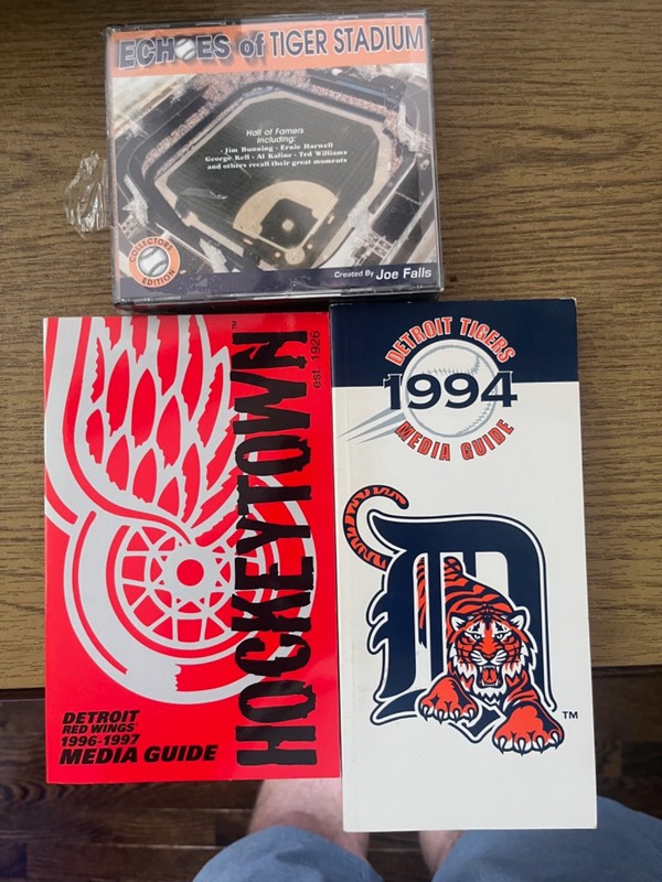 Detroit Tigers & Detroit Red Wings lot of 2 media Guide