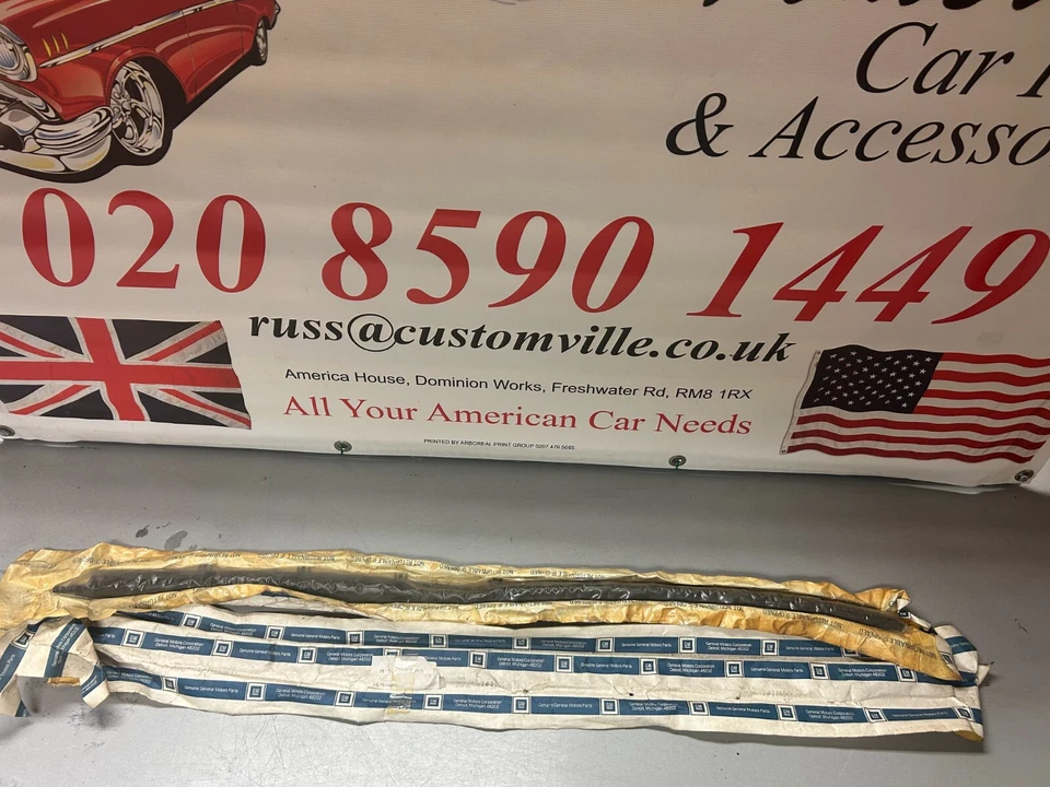 1984-96 corvette door glass outer moulding - Image 2 of 2