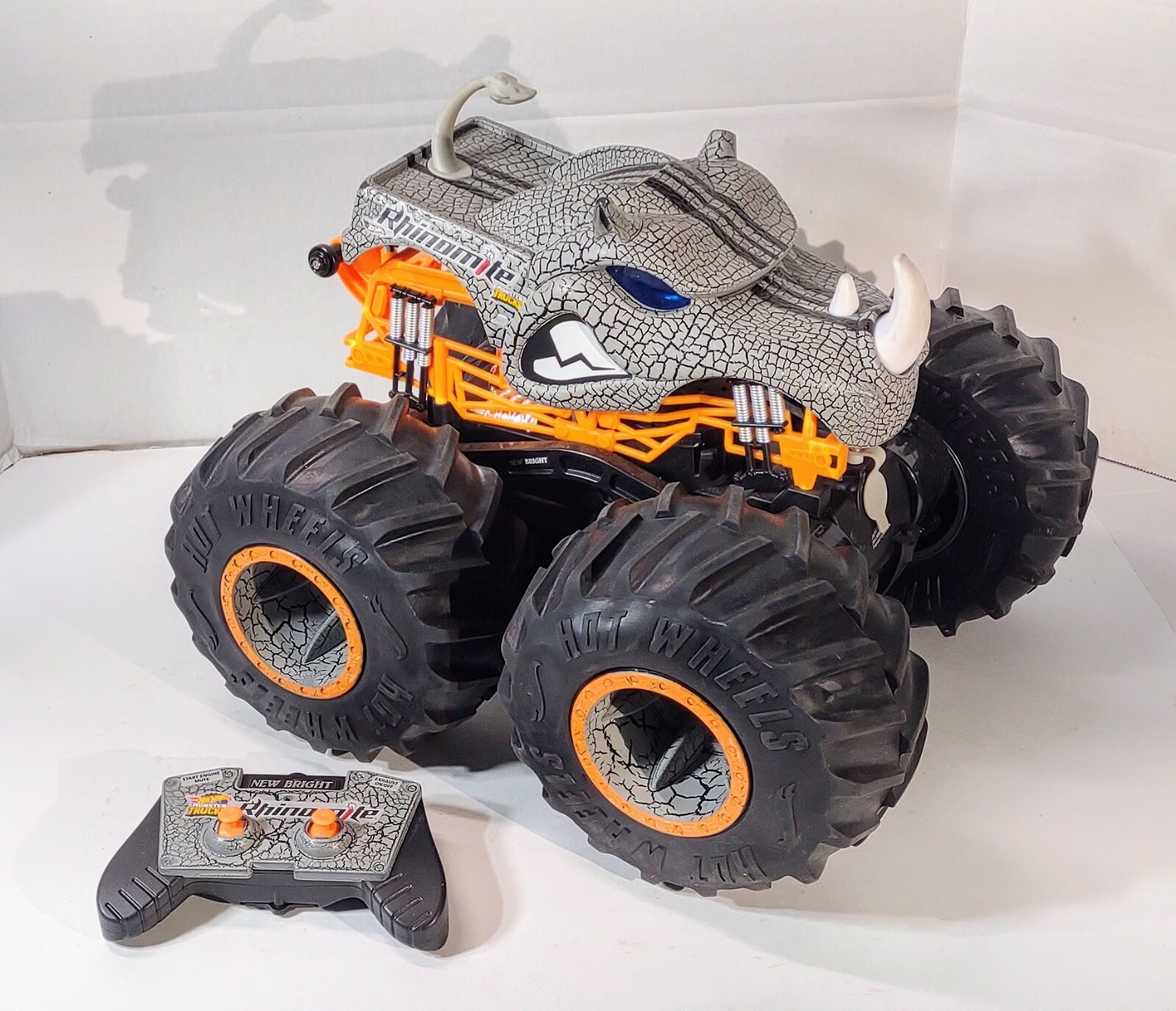 Hot Wheels Rhinomite 110 Radio Control 4WD Monster Truck Remote
