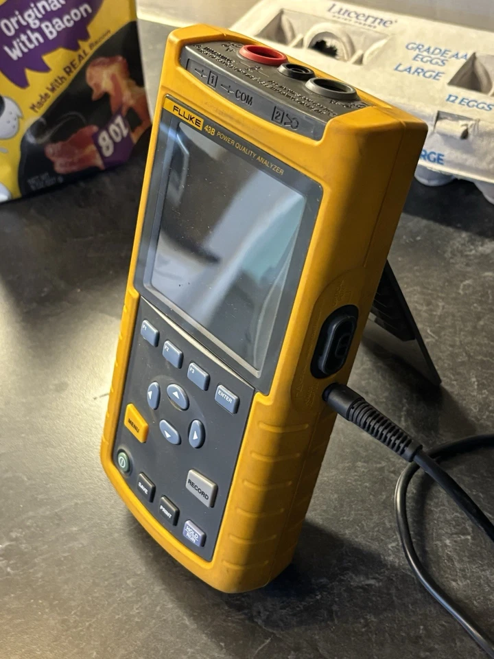 Analizador de calidad eléctrica Fluke 43B con cable de alimentación y abrazadera Foto 4 de 4